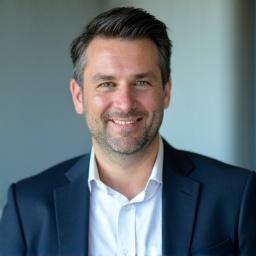 Headshot of Elias Vance